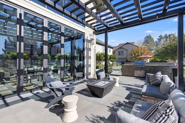 Saratoga Downs at Sheveland Ranch in Napa, CA - Foto de edificio - Building Photo
