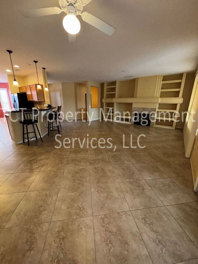 16525 W Monteverde Ln in Surprise, AZ - Foto de edificio - Building Photo