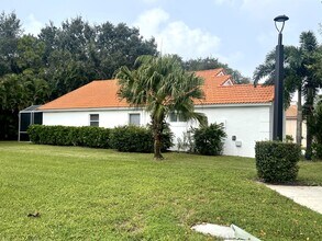 1713 Carriage Brooke Dr in Wellington, FL - Foto de edificio - Building Photo