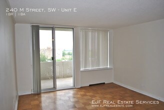 240 M St SW-Unit -Unit E in Washington, DC - Building Photo - Building Photo