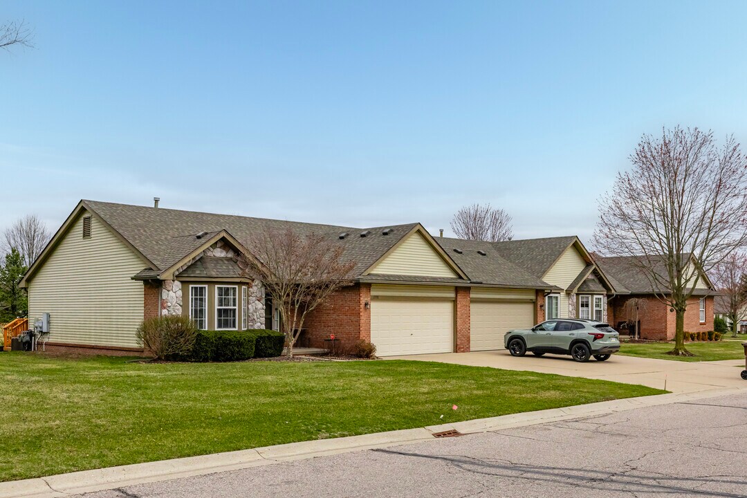 Bromley Park Condominiums in Superior Township, MI - Building Photo
