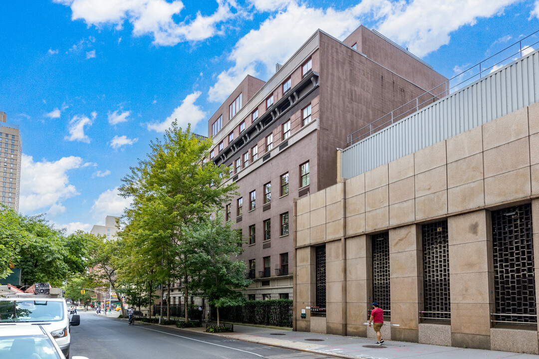 Gramercy Hill Condominium in New York, NY - Building Photo