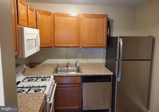 1605 Meadowview Ln in Mont Clare, PA - Building Photo - Building Photo