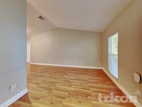 6517 Seafairer Dr in Tampa, FL - Foto de edificio - Building Photo