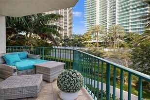 20000 E Country Club Dr, Unit 311 in Aventura, FL - Building Photo