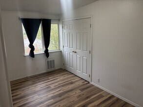 1166 SE Hamilton Rd in Mountain Home, ID - Building Photo - Building Photo