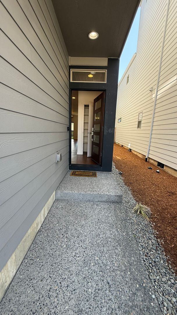 4960 SW Rossi Terrace in Beaverton, OR - Building Photo - Building Photo