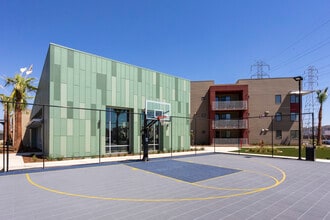 Merced Station in Merced, CA - Foto de edificio - Building Photo