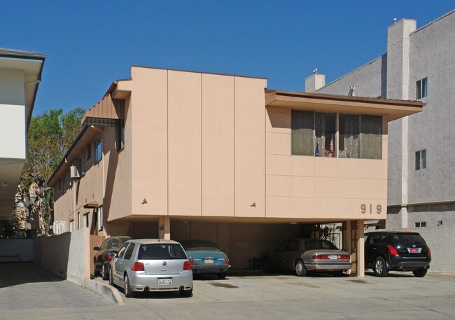 919 S Sherbourne Dr in Los Angeles, CA - Foto de edificio - Building Photo