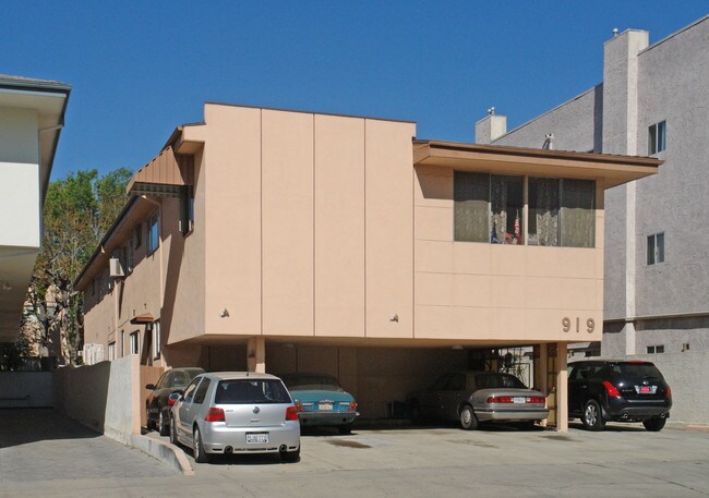 919 S Sherbourne Dr in Los Angeles, CA - Building Photo - Building Photo