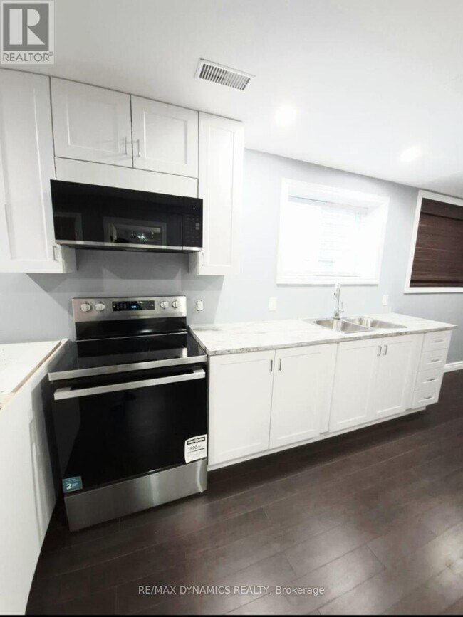 12 Vanier Dr in Welland, ON - Building Photo - Building Photo