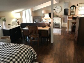 10703 16th St E in Edgewood, WA - Building Photo