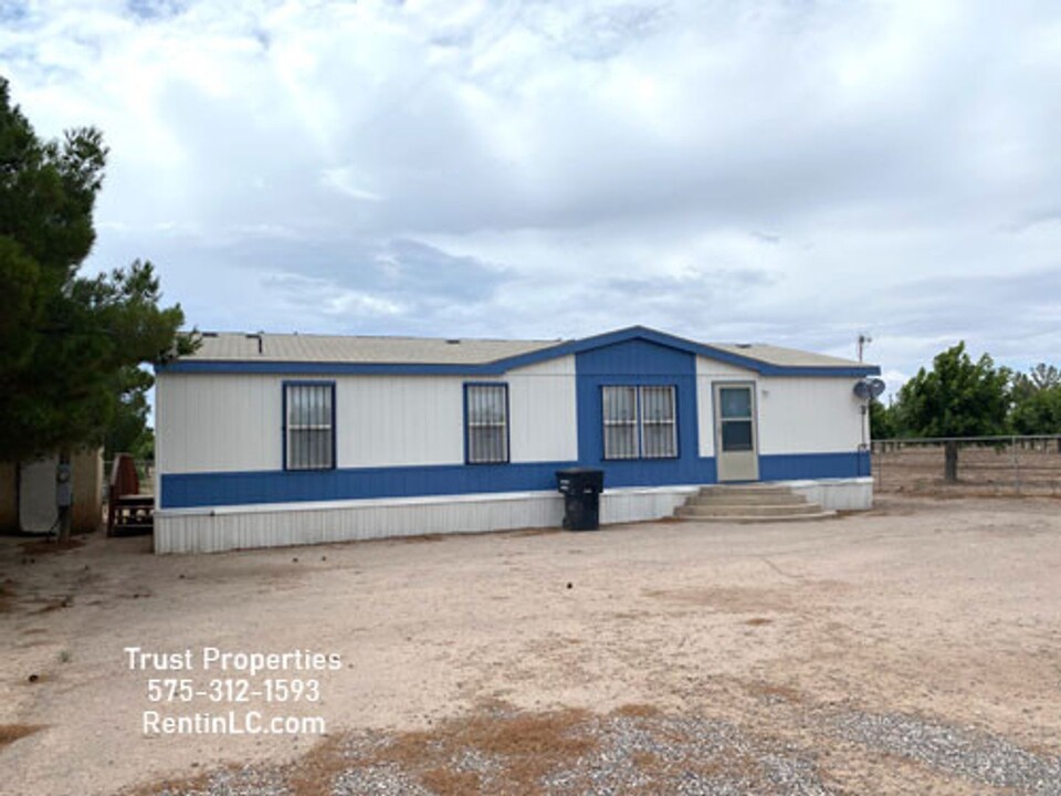 2590 Glass Rd in Las Cruces, NM - Foto de edificio