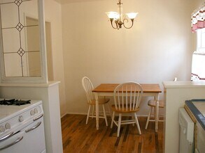 3120 Colorado Ave, Unit D in Santa Monica, CA - Building Photo - Building Photo