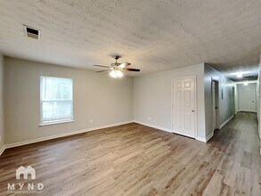 5388 Daniel St in Mableton, GA - Foto de edificio - Building Photo