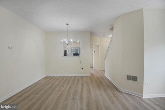 4000 Estevez Ct in Bowie, MD - Foto de edificio - Building Photo