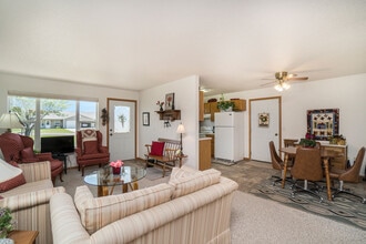 2600 Poetters Cir in Fairmont, MN - Foto de edificio - Building Photo