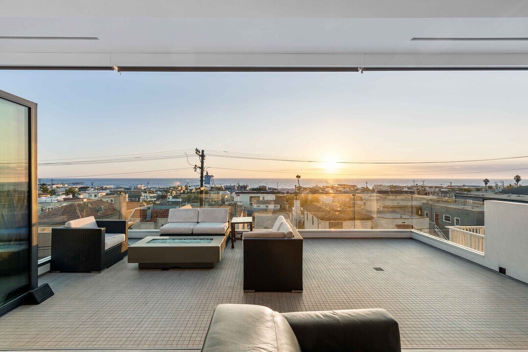 1737 Manhattan Ave in Hermosa Beach, CA - Building Photo
