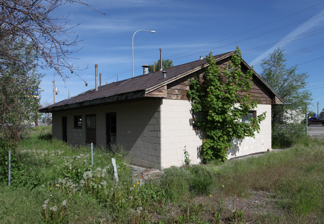 3330 S Yellowstone Hwy in Idaho Falls, ID - Building Photo