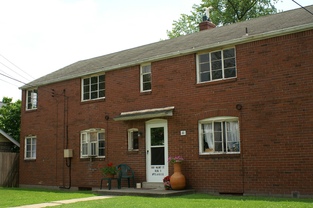 6801 Walnut St in Neville Island, PA - Building Photo