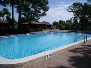 1510 NE 12th Ter, Unit E-13 in Jensen Beach, FL - Building Photo - Building Photo