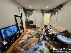 1762 Commonwealth Ave in Boston, MA - Building Photo - Building Photo