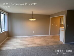 10201 Grosvenor Pl in Rockville, MD - Building Photo - Building Photo