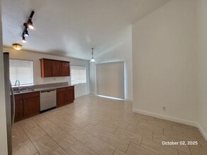 1201 Olvera Way in Las Vegas, NV - Foto de edificio - Building Photo