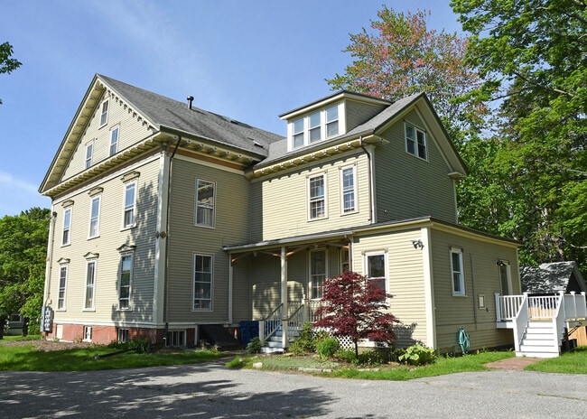 147 Pleasant Ave in Portland, ME - Foto de edificio - Building Photo