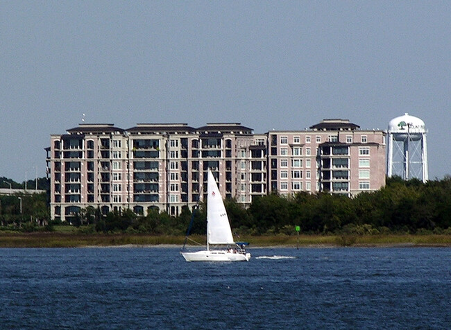 Renaissance on Charleston Harbor South in Mount Pleasant, SC - Foto de edificio - Building Photo