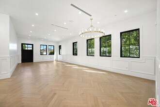 4539 Longridge Ave in Los Angeles, CA - Building Photo - Building Photo