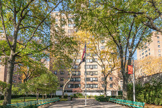 33-43 14th St in Astoria, NY - Foto de edificio - Building Photo