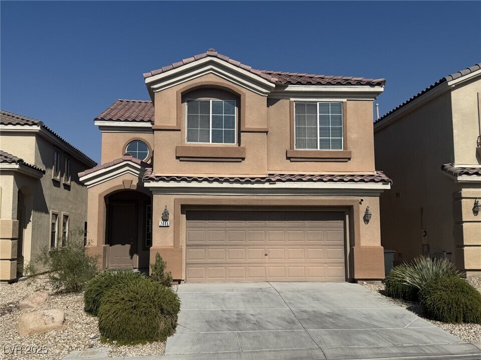 7446 Poppy Hills Ct in Las Vegas, NV - Building Photo