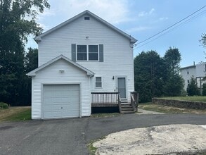 26 McAdoo Ave in Trumbull, CT - Foto de edificio - Building Photo