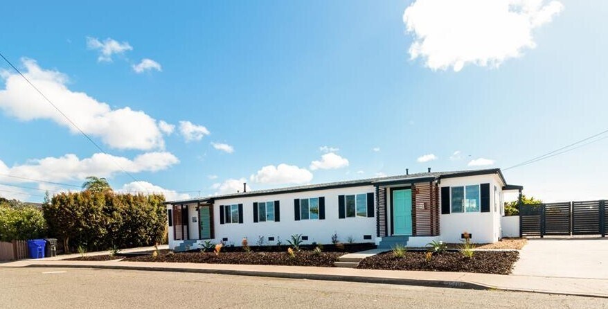 2006 Burroughs St in San Diego, CA - Building Photo