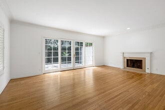 Camden Drive in Beverly Hills, CA - Building Photo - Interior Photo
