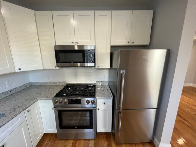 374 Beacon St, Unit 1 in Somerville, MA - Building Photo - Building Photo