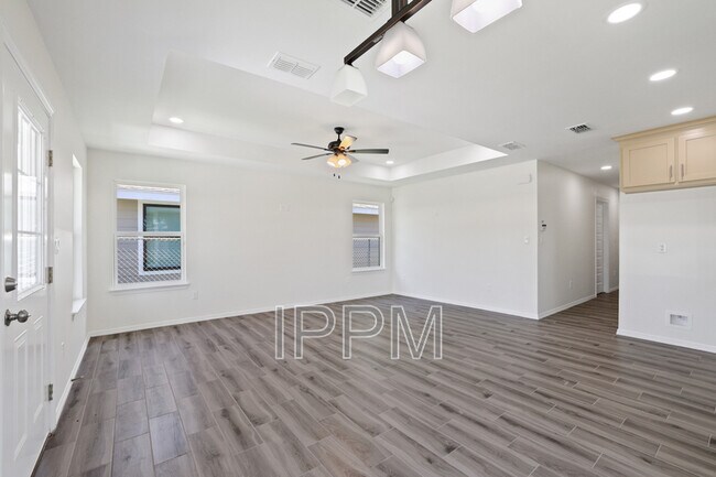 620 E Llano Grande St in Weslaco, TX - Building Photo - Building Photo
