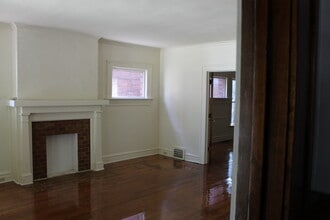 923 W 10th St, Unit 1st floor in Erie, PA - Building Photo - Building Photo