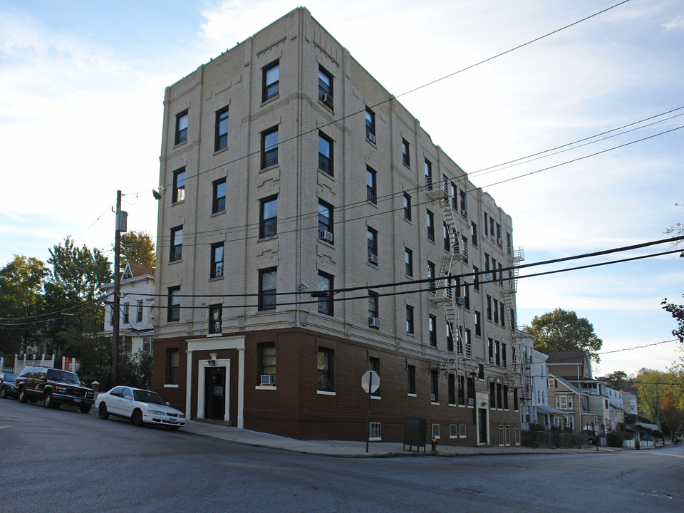 60 Post St in Yonkers, NY - Foto de edificio