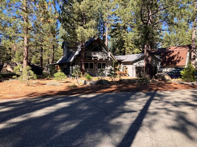 713 Seneca Dr in South Lake Tahoe, CA - Building Photo - Building Photo