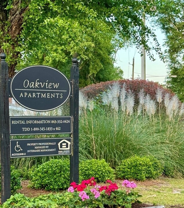 Oakview Townhomes in Hartsville, SC - Foto de edificio