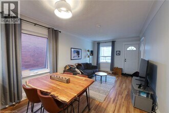 100 Huxley Ave N in Hamilton, ON - Building Photo - Building Photo