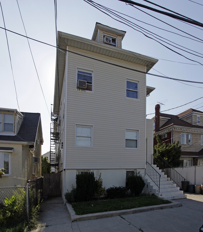 34 Mclaughlin St in Staten Island, NY - Building Photo - Building Photo