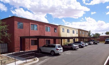 Casa Belleza Townhomes in Tucson, AZ - Building Photo - Building Photo