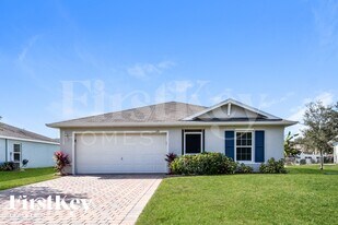 1195 Desmond St in Port Charlotte, FL - Building Photo