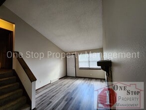 1300 E 152nd Terrace in Olathe, KS - Foto de edificio - Building Photo