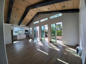 319 E Ramona St in Covina, CA - Foto de edificio - Building Photo