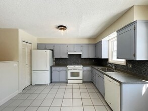 9957 Fairlane St in Lenexa, KS - Building Photo - Building Photo