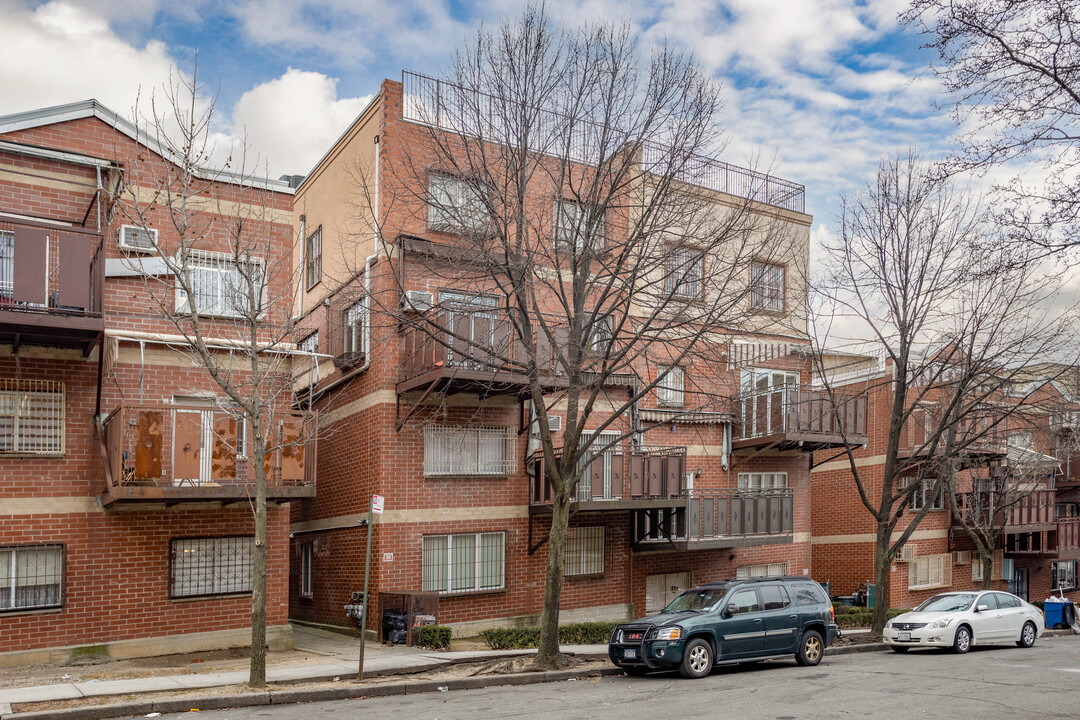 32 Taylor St in Brooklyn, NY - Foto de edificio